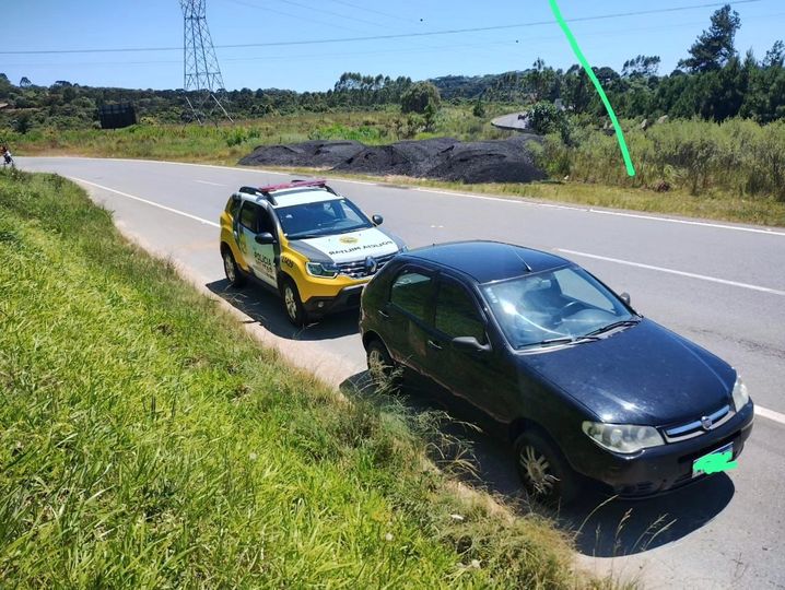Veículo recuperado Itaqui/ Campo Largo, uma equipe da patrulhamento da Policia Militar pela PR-423 próximo à entrada da BR-277 avistou um veículo Fiat Palio de